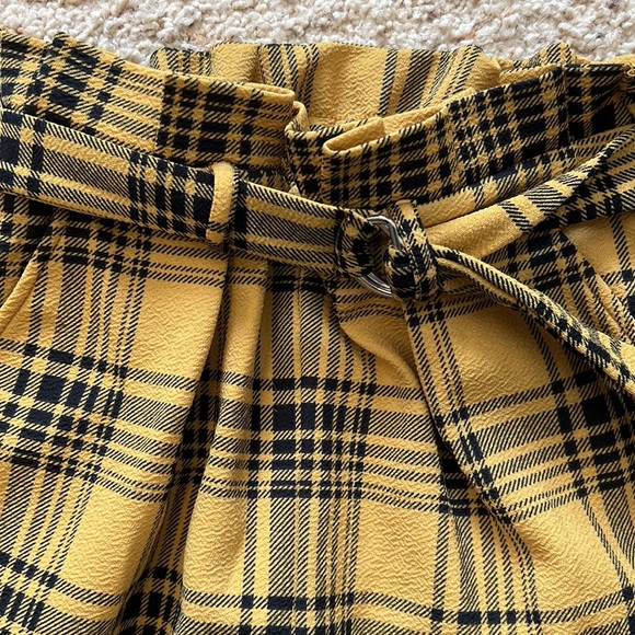 High waisted yellow and black plaid belted pants - Picture 2 of 4